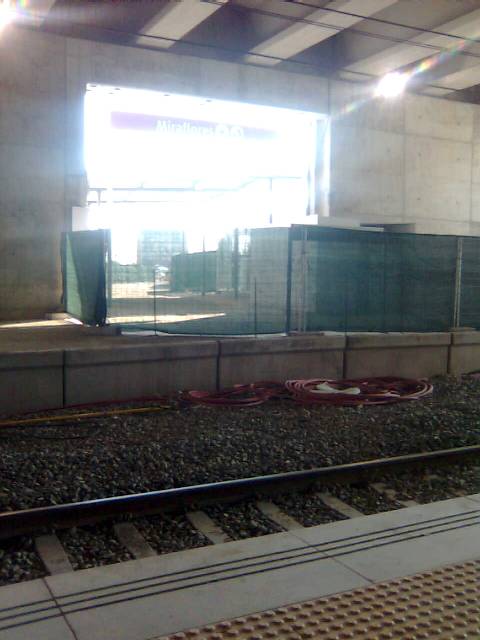 Entrada estación Miraflores.jpg
