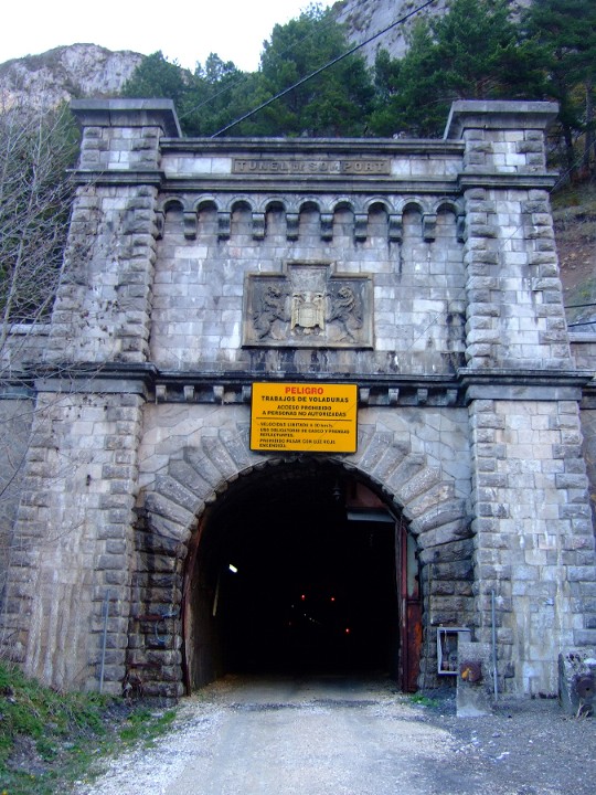 Túnel de Somport II (lado español).JPG
